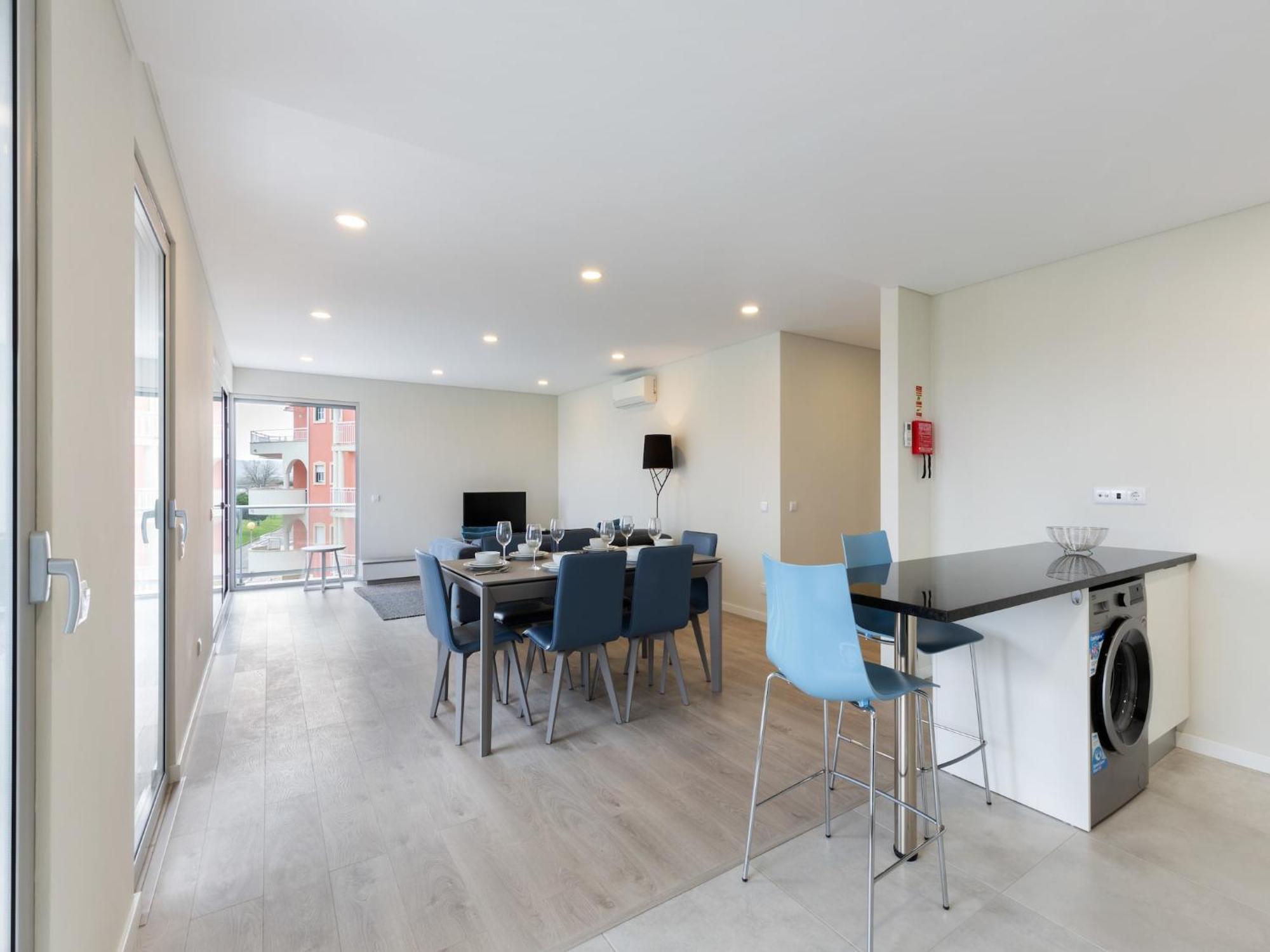 Beautiful Apartment In S O Martinho Do Porto With Balcony São Martinho do Porto Zewnętrze zdjęcie