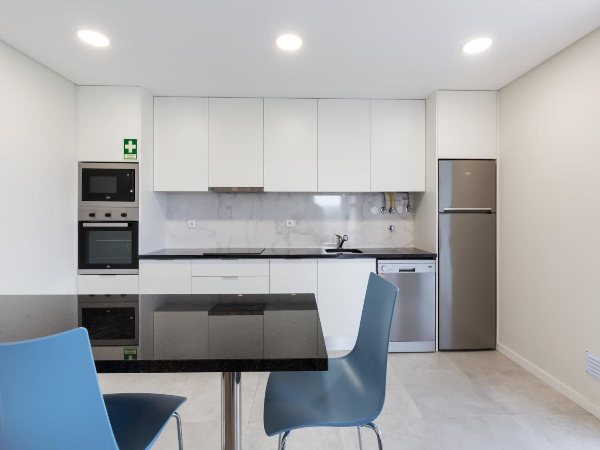 Beautiful Apartment In S O Martinho Do Porto With Balcony São Martinho do Porto Zewnętrze zdjęcie