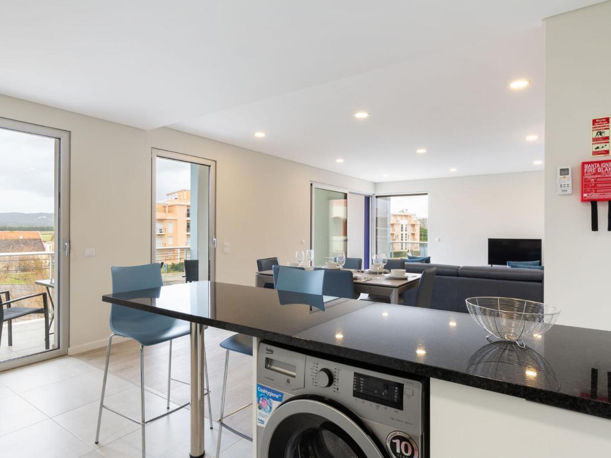 Beautiful Apartment In S O Martinho Do Porto With Balcony São Martinho do Porto Zewnętrze zdjęcie